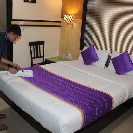 Vp International Hotel Bangalore Ngoại thất bức ảnh