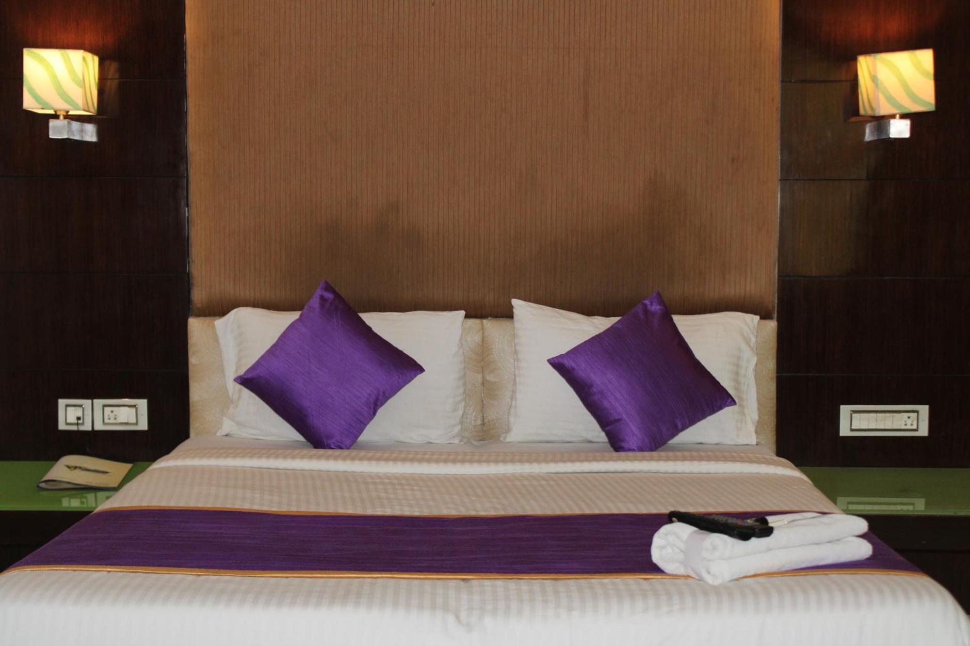 Vp International Hotel Bangalore Ngoại thất bức ảnh
