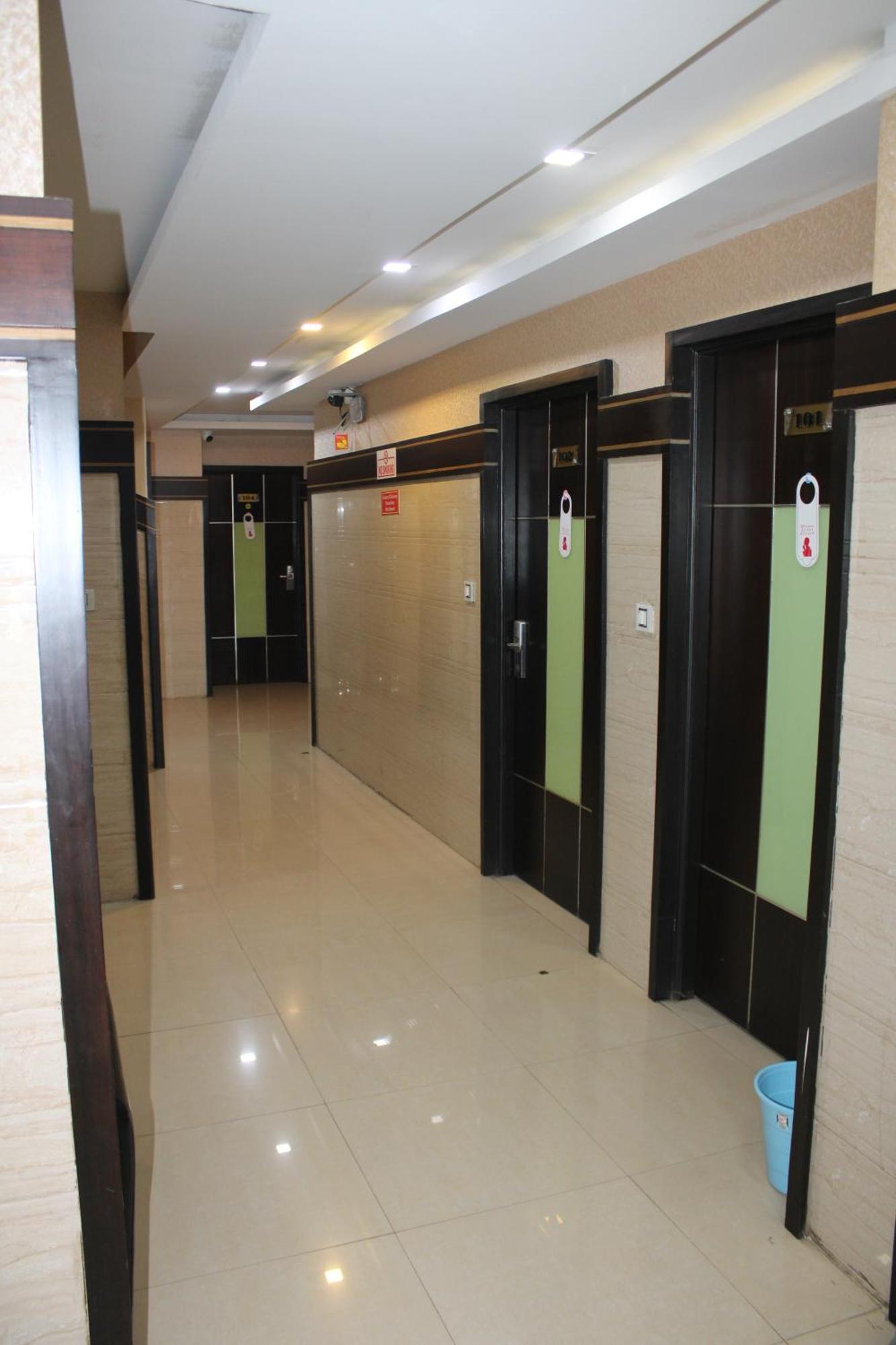 Vp International Hotel Bangalore Ngoại thất bức ảnh
