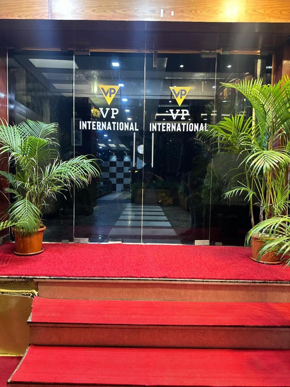 Vp International Hotel Bangalore Ngoại thất bức ảnh