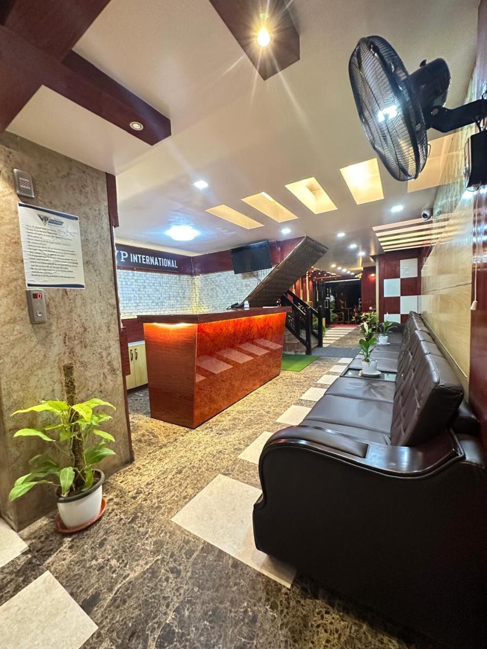 Vp International Hotel Bangalore Ngoại thất bức ảnh